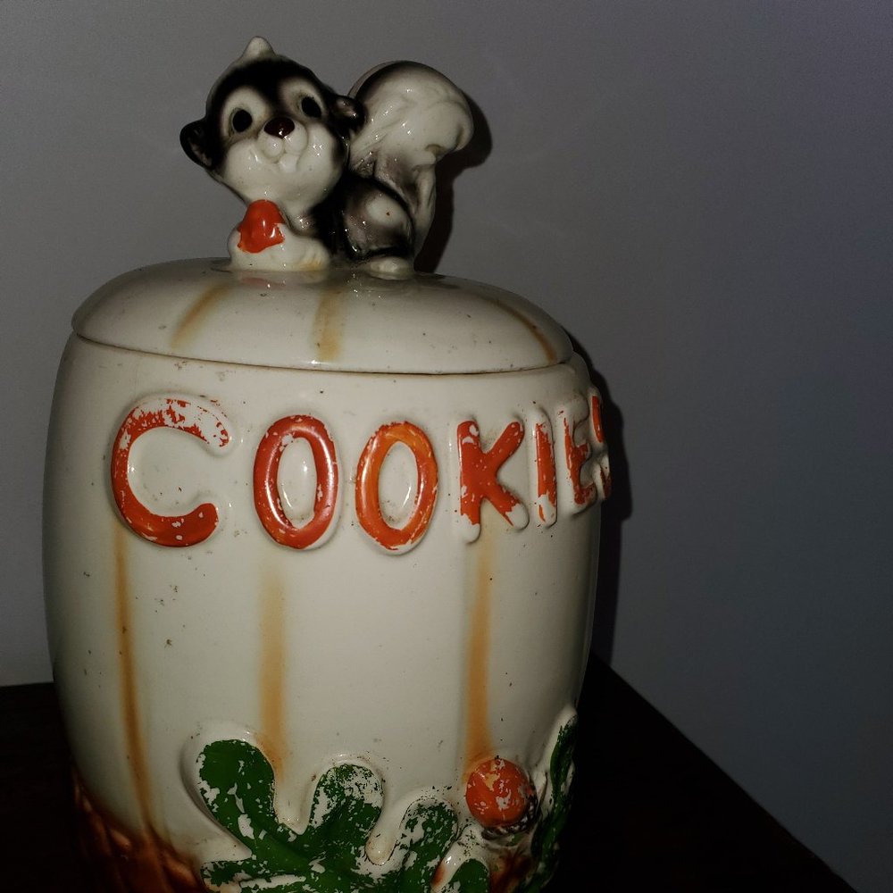 Vintage cookie jar cute skunk..Made in Japan